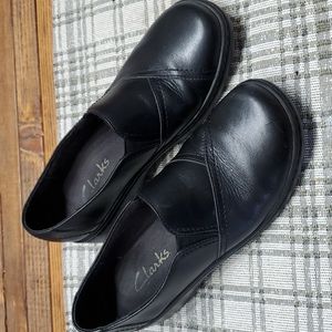 Clarks Women's Black Slip ons 7.5M